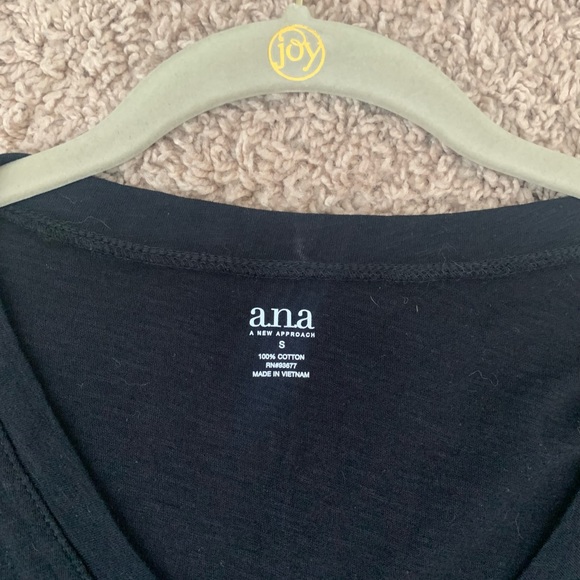 2/$20 or 3/$25 Black Tee NWT Sz S - Picture 3 of 8